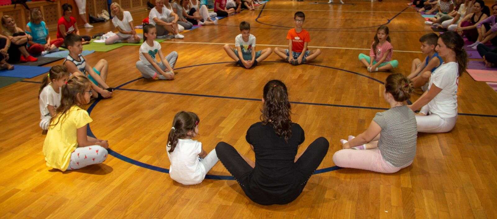 family-yoga-retreat-for-children-and-adults 